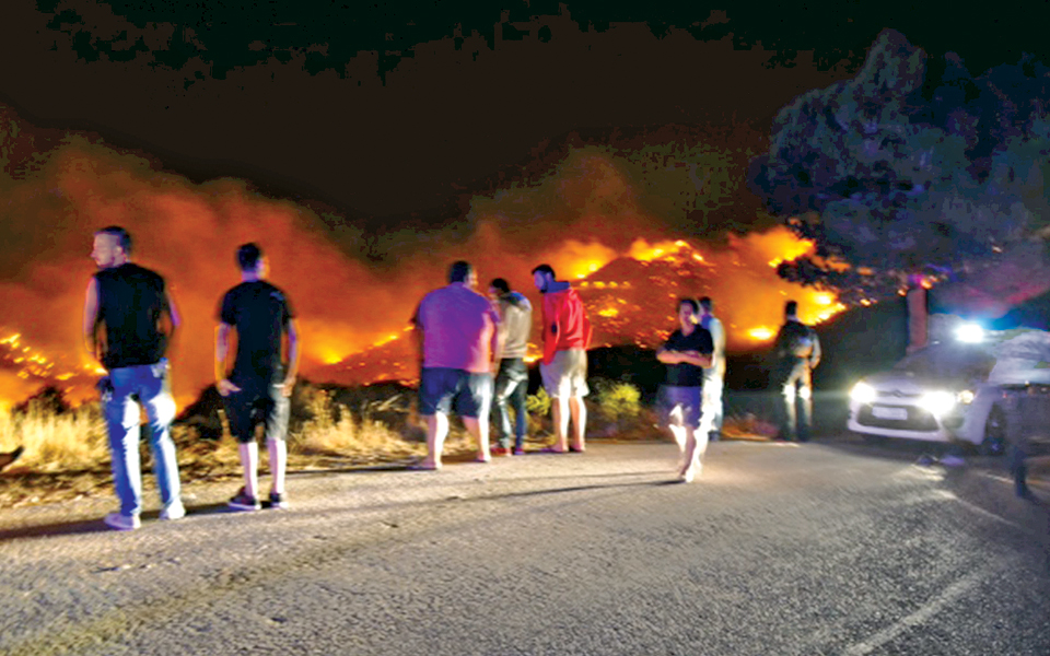 πύρινος-εφιάλτης-στη-χίο-μέτωπα-σε-όλη-2148087