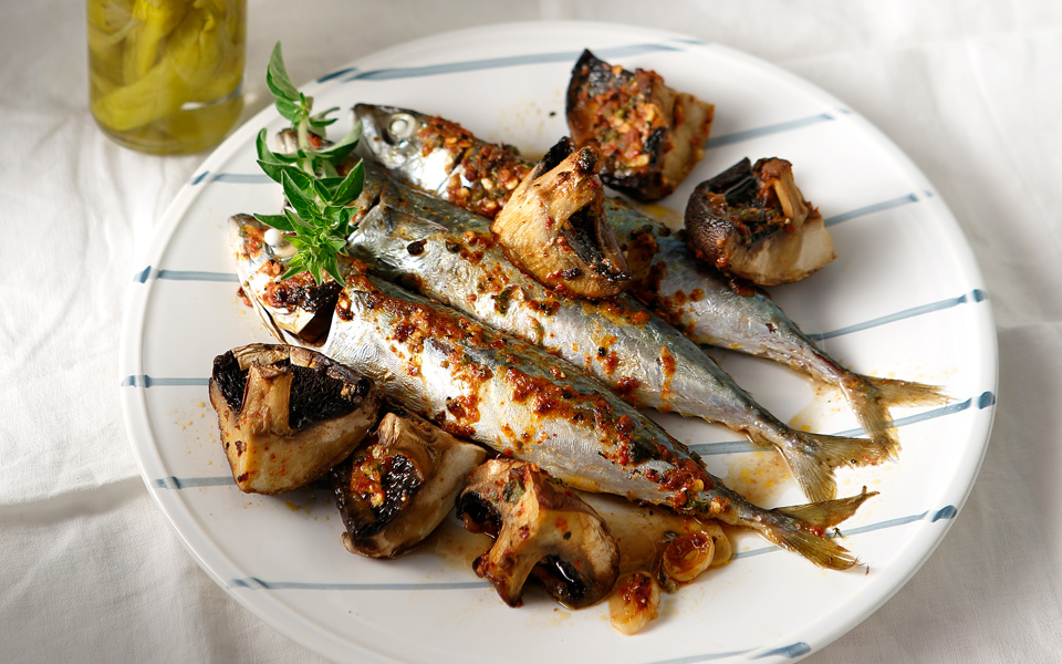 κολιοί-με-μανιτάρια-και-σάλτσα-μουστά-2148316