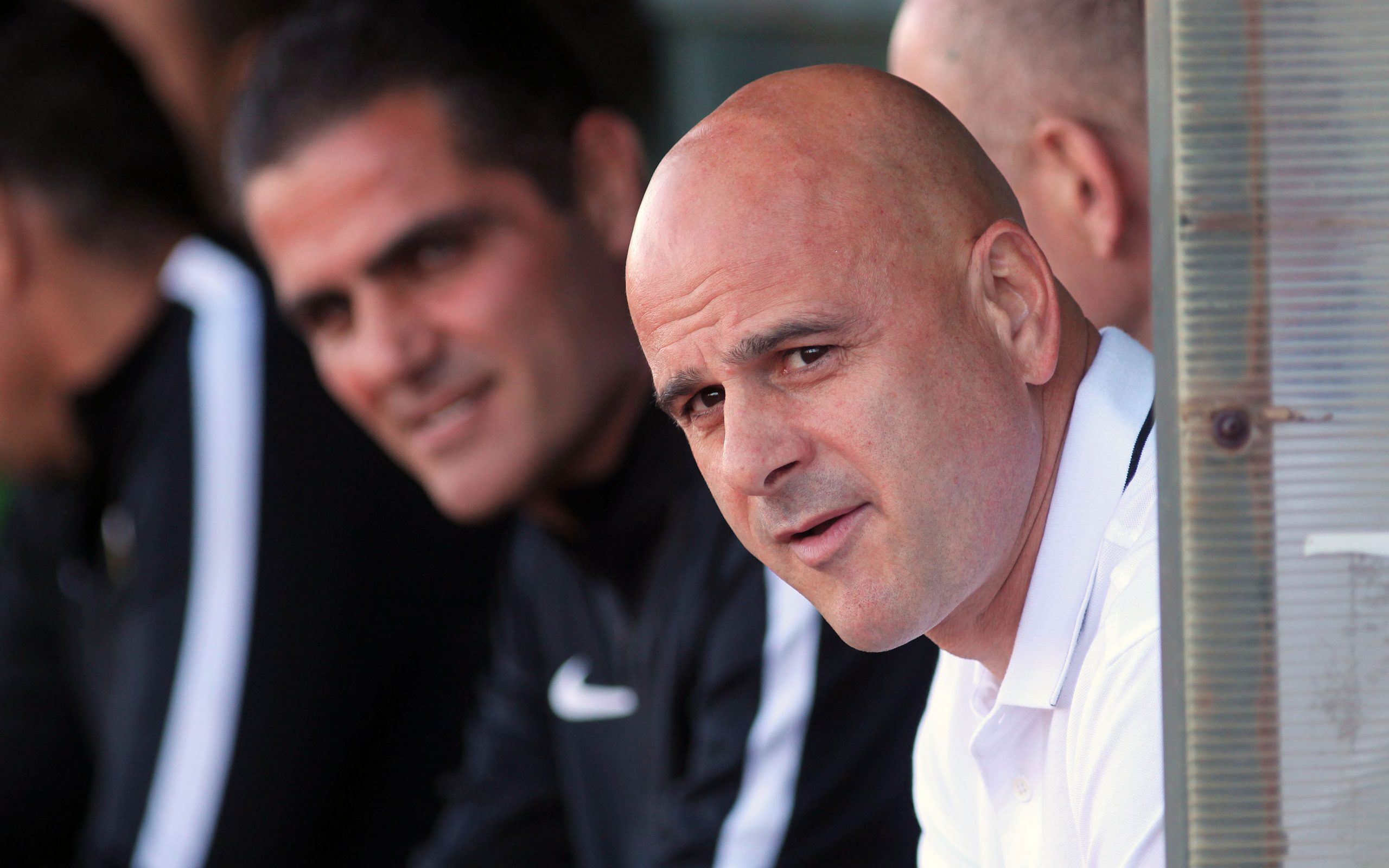 με-αλμέιδα-γιόχανσον-και-ερωτήματα-η-α-2145400