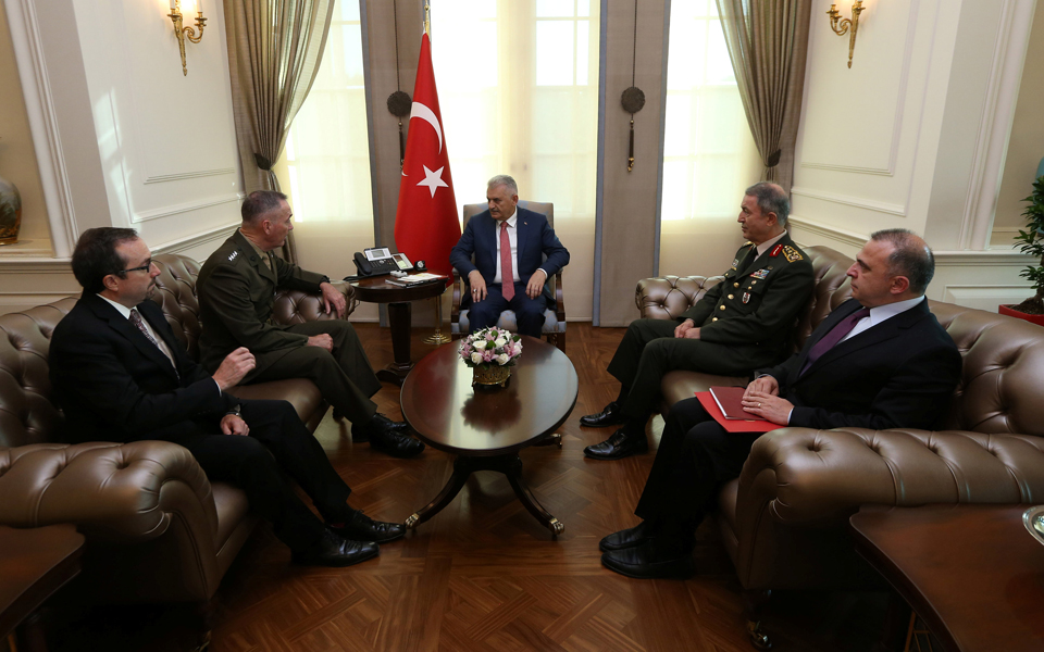 η-αγκυρα-και-ο-αμερικανικός-δάκτυλος-2145761