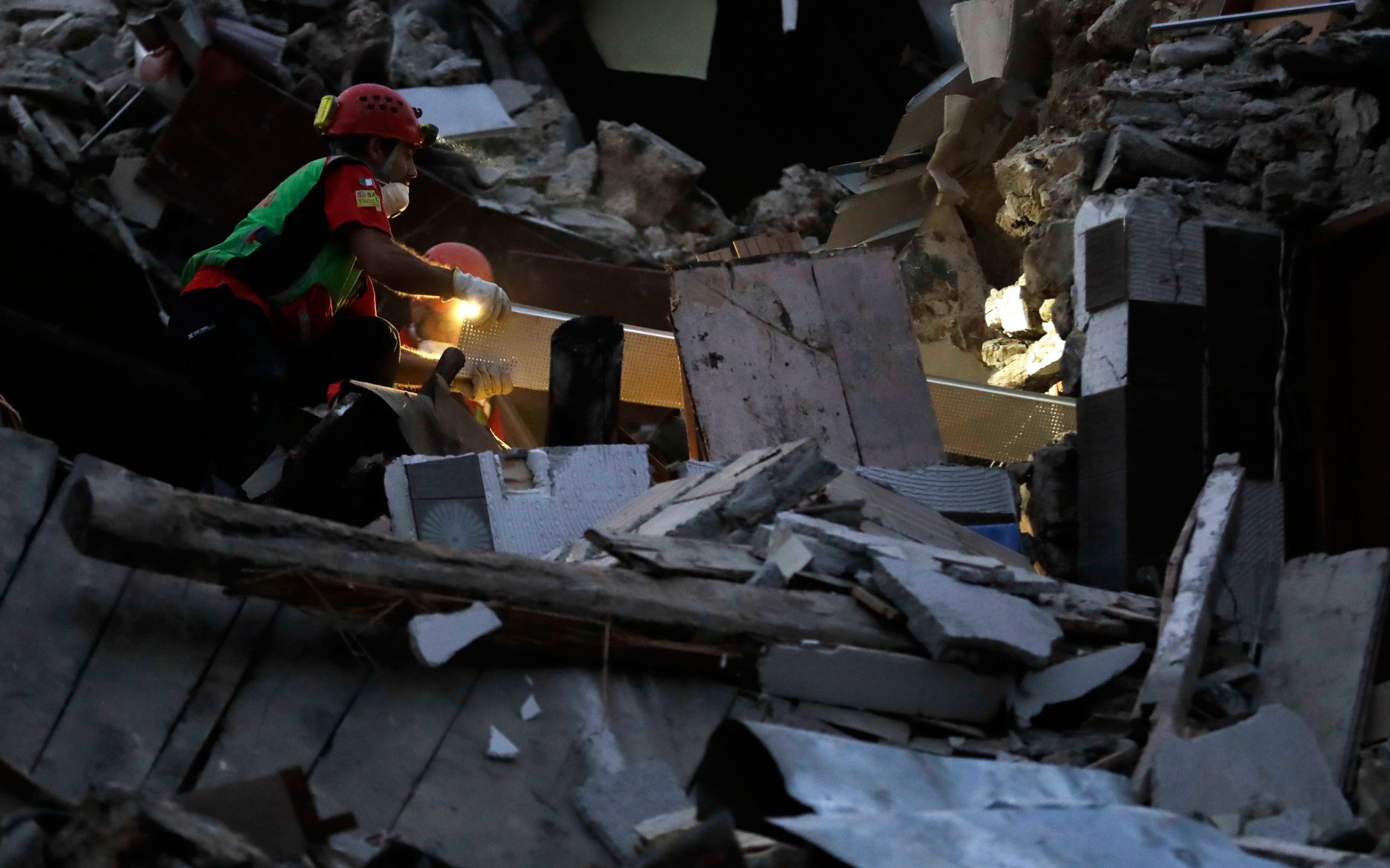 θρήνος-στην-ιταλία-τουλάχιστον-250-οι-νε-2147793