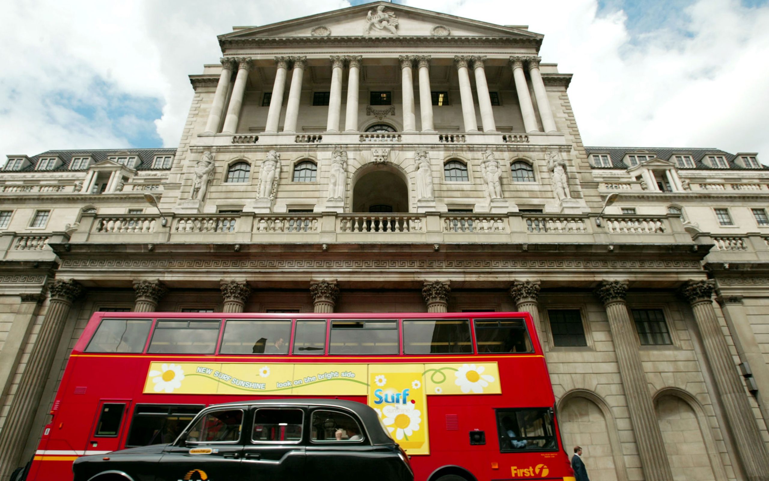 στα-βήματα-της-εκτ-η-τράπεζα-της-αγγλία-2146374