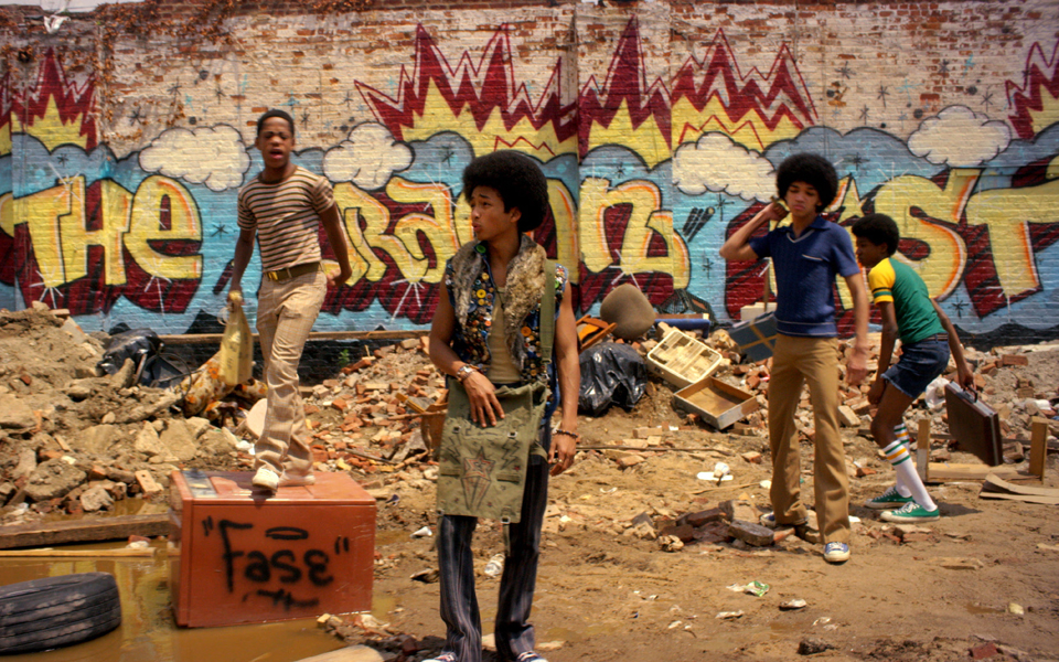 ντίσκο-χιπ-χοπ-και-ενηλικίωση-στο-μπρο-2148048