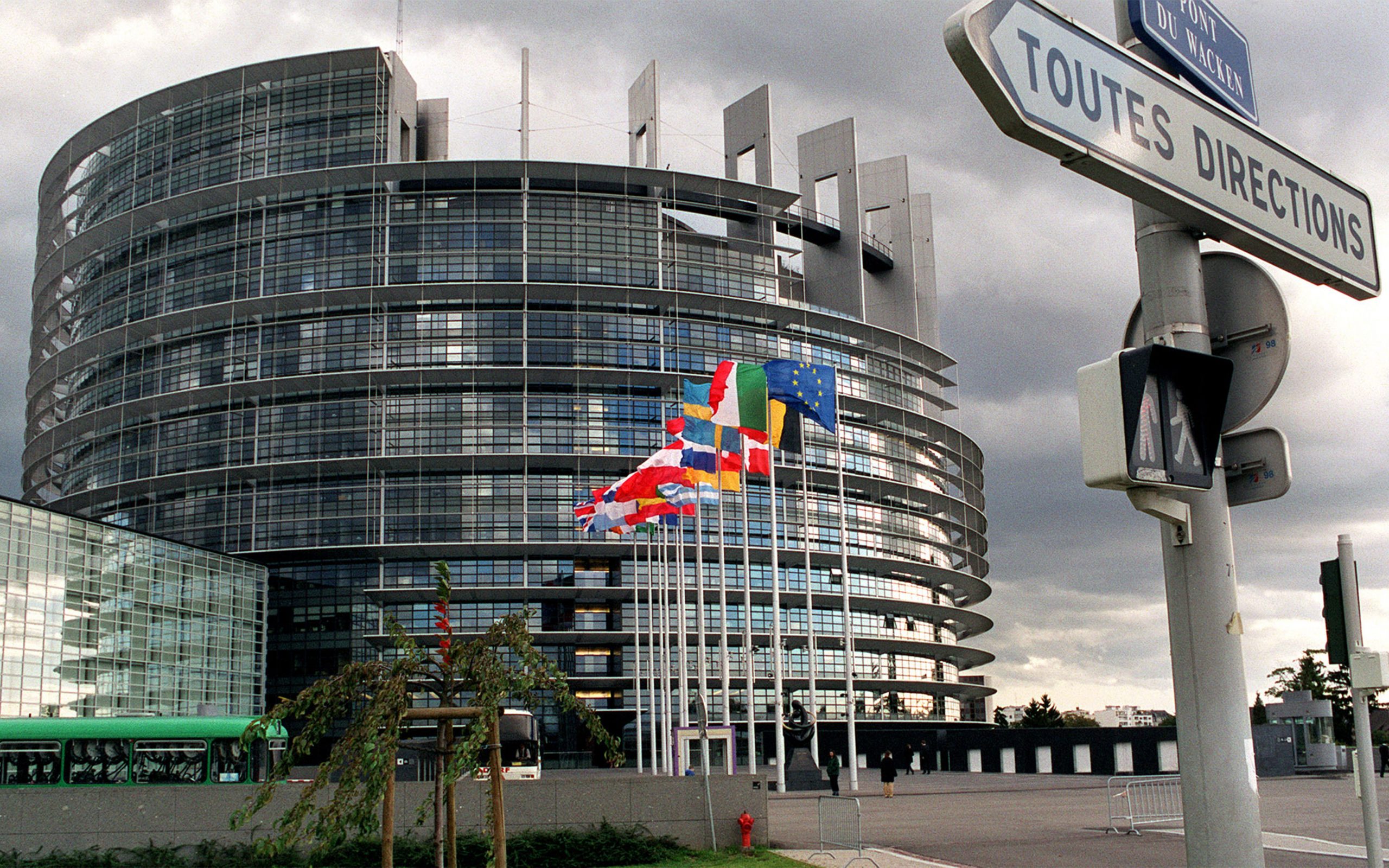 οταν-η-ευρωπαϊκή-γραφειοκρατία-κοστί-2146534