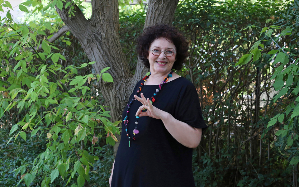 στο-αυτί-για-ανομολόγητα-μυστικά-2145495