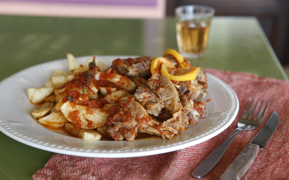 αξιώτισσα-στη-νάξο-με-πρώτη-ύλη-που-μιλ-2147895