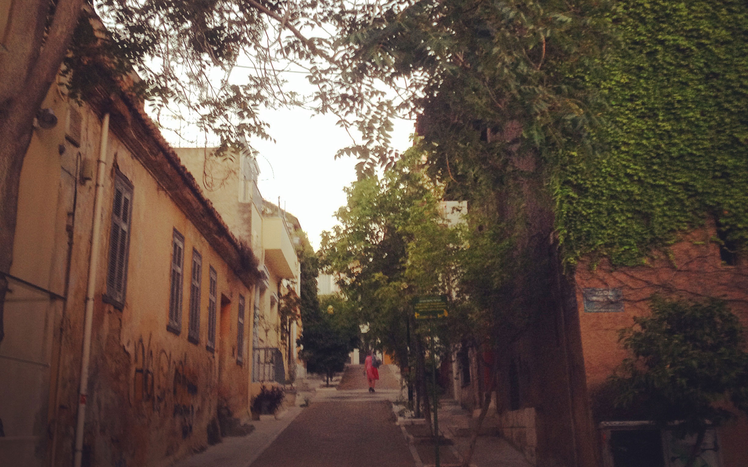 σπίτια-και-δέντρα-στους-πρόποδες-του-α-2145108