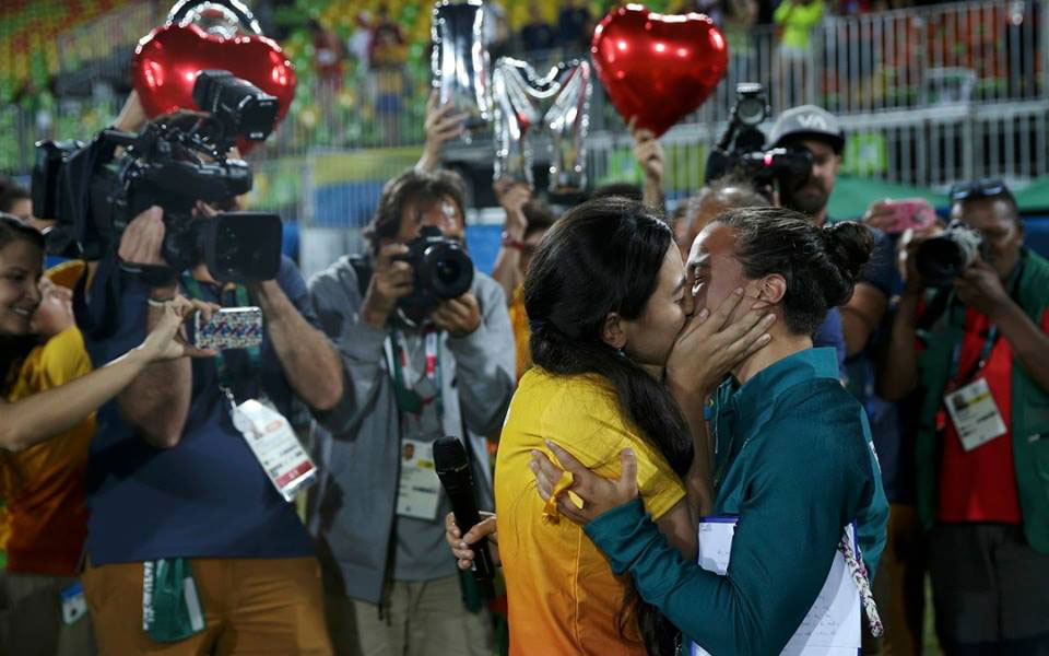 πρόταση-γάμου-γένους-θηλυκού-στους-ολ-2146097