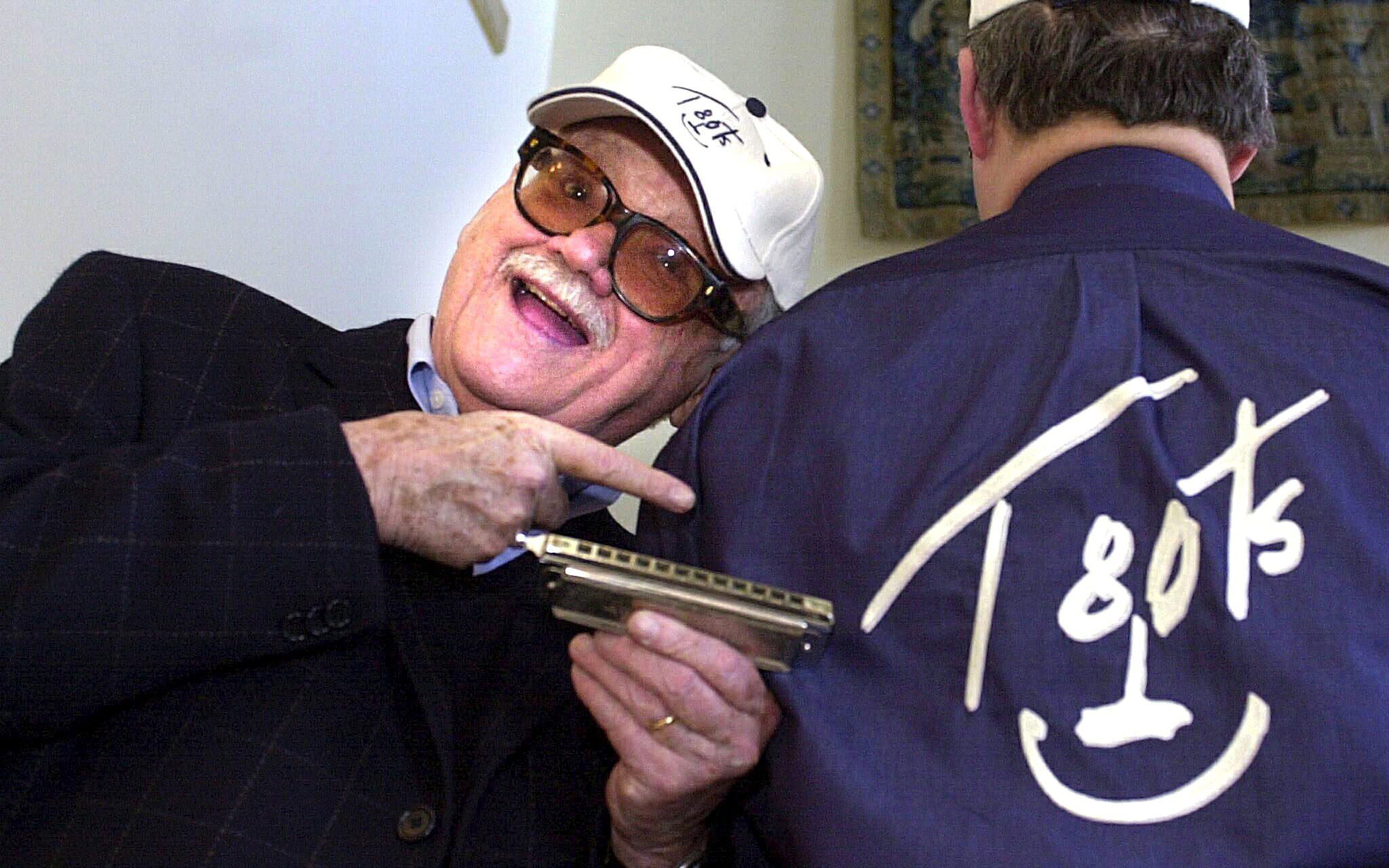 πέθανε-ο-βασιλιάς-της-φυσαρμόνικας-2147420