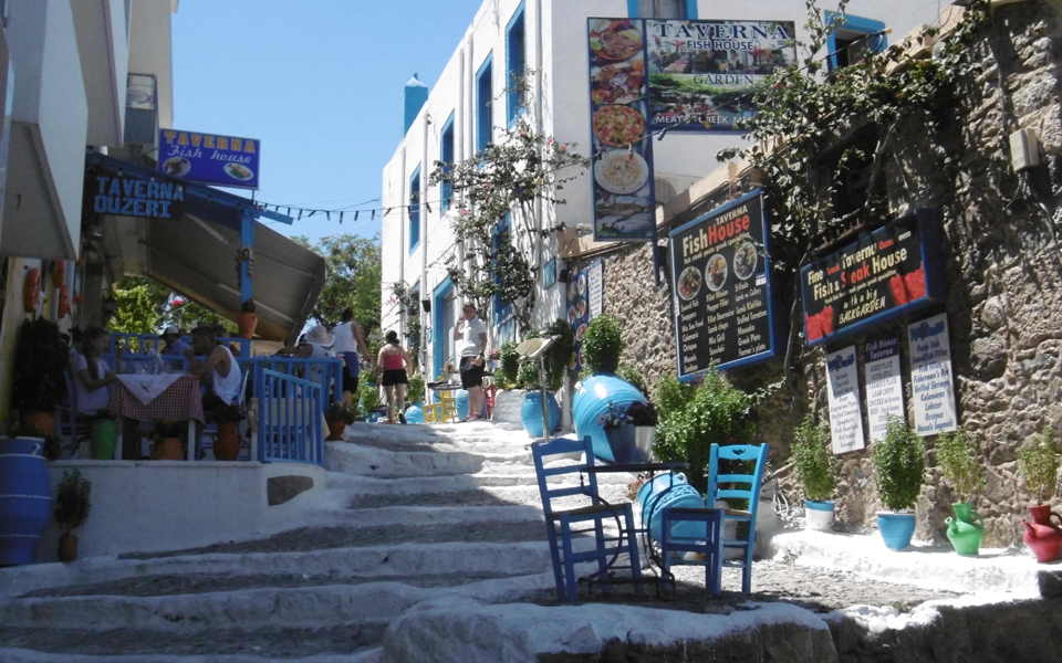λιγότεροι-οι-ξένοι-τουρίστες-2147331