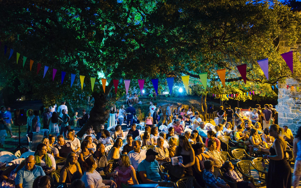 ο-σουρεαλιστικός-παρθενώνας-της-χα-2148016