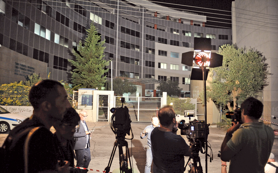 σε-σκάι-αντ1-μαρινάκη-και-καλογρίτσα-ο-2148838