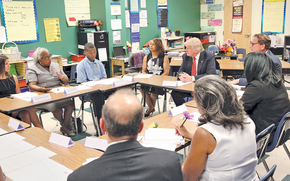 αντιπαράθεση-ντόναλντ-τραμπ-και-υπηρ-2150036