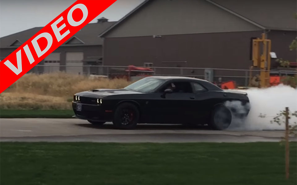 10χρονος-λιώνει-τα-λάστιχα-της-dodge-2149336