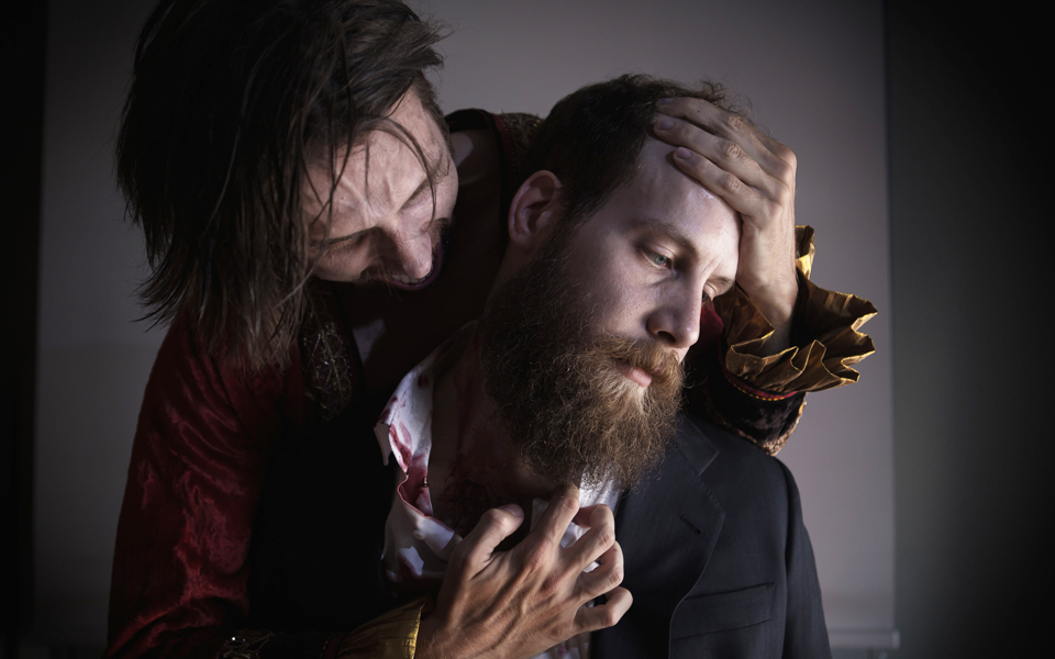 δυναμικό-παρών-από-το-θέατρο-του-νέο-2150422