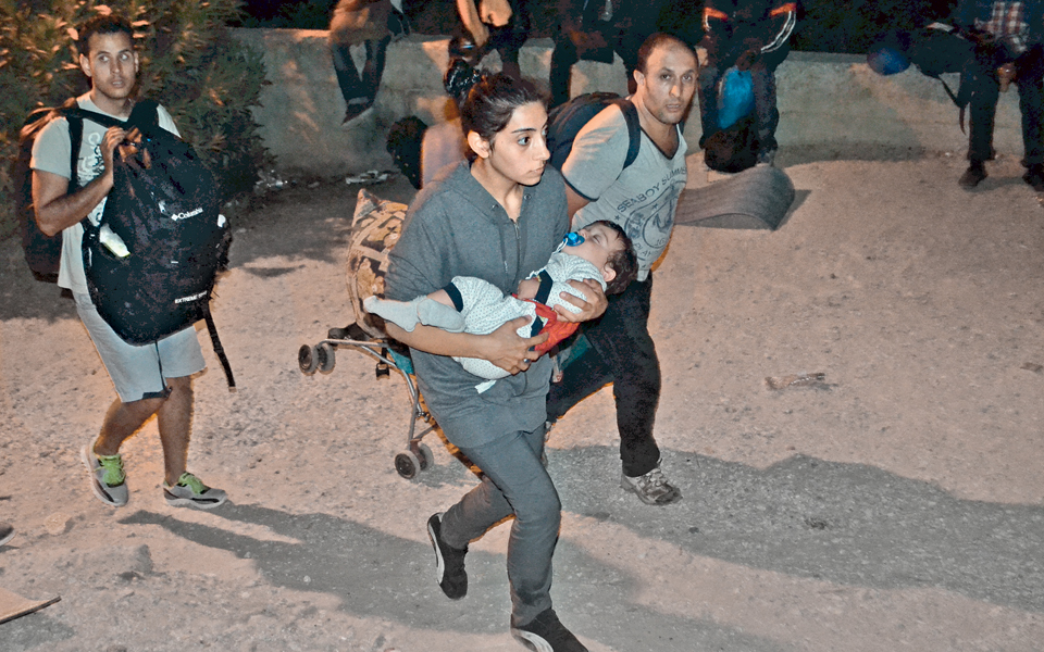 φωτιές-επεισόδια-πανικός-στο-hotspot-της-μό-2151553