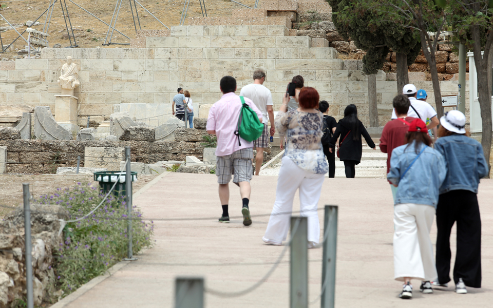 μειωμένα-κατά-345-εκατ-τα-τουριστικά-έσο-2151732
