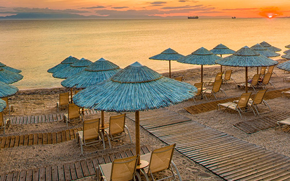 με-μείωση-αφίξεων-και-εσόδων-κλείνει-τ-2152136