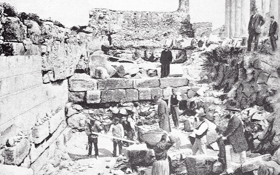 oταν-τα-αγάλματα-μιλούν-πέρα-από-τον-χ-2152223