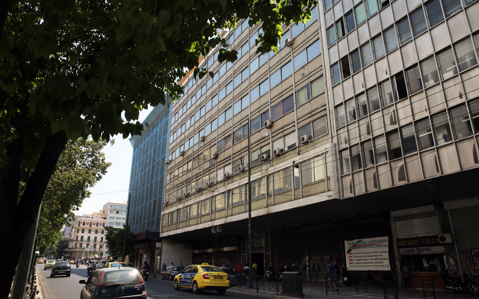 επιβεβαιώνει-το-γεγονός-διαψεύδοντα-2152211