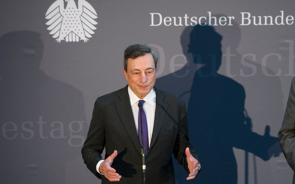 ο-ντράγκι-υπερασπίζεται-τα-χαμηλά-επι-2153007