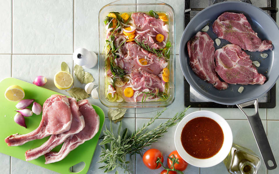 αφιέρωμα-χοιρινές-μπριζόλες-στο-τηγά-2150980