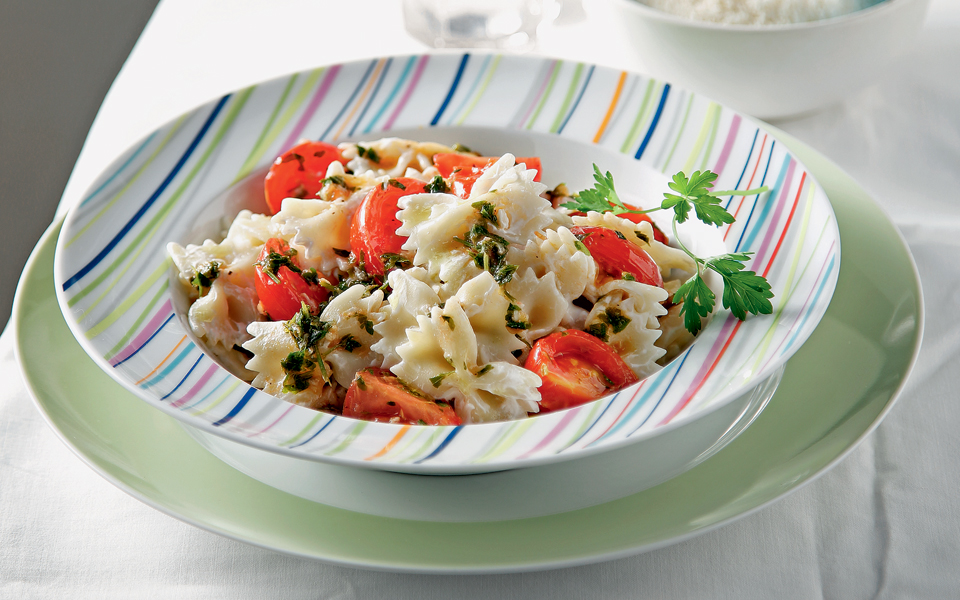 φιογκάκια-με-ντοματίνια-μαϊντανό-και-2150269