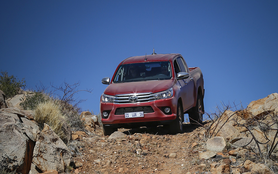 to-νέο-toyota-hilux-δοκιμάστηκε-με-το-νέο-σύστημα-euroncap-2149483