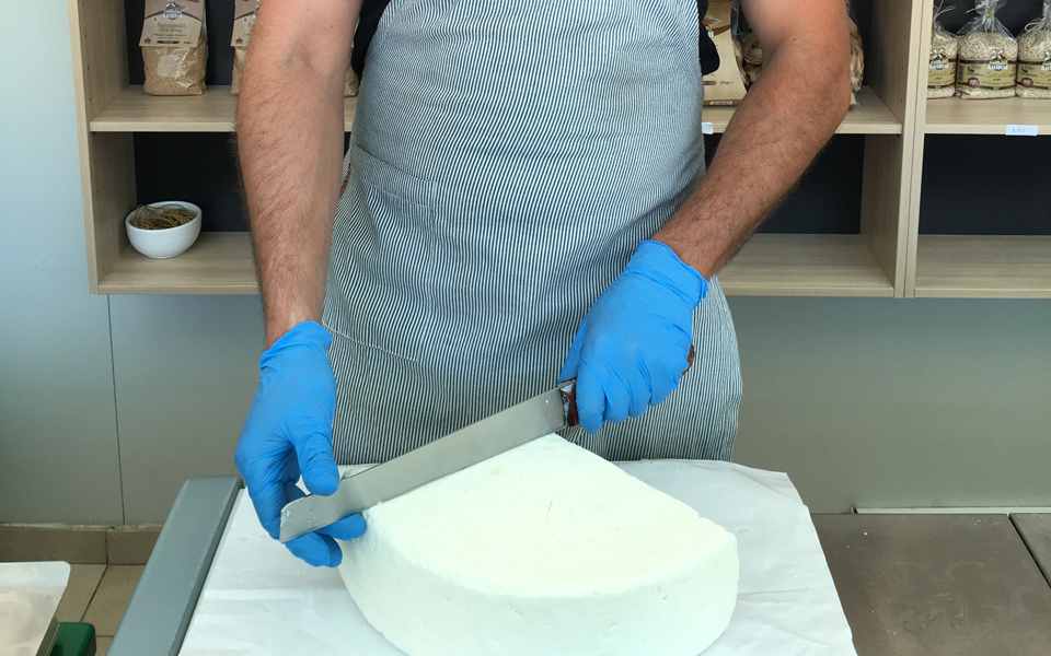 φέτα-από-την-τραχειά-2150278