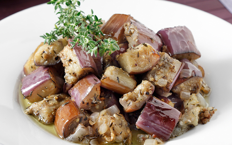 μελιτζάνες-λαδερές-με-θυμάρι-και-ντομ-2152594