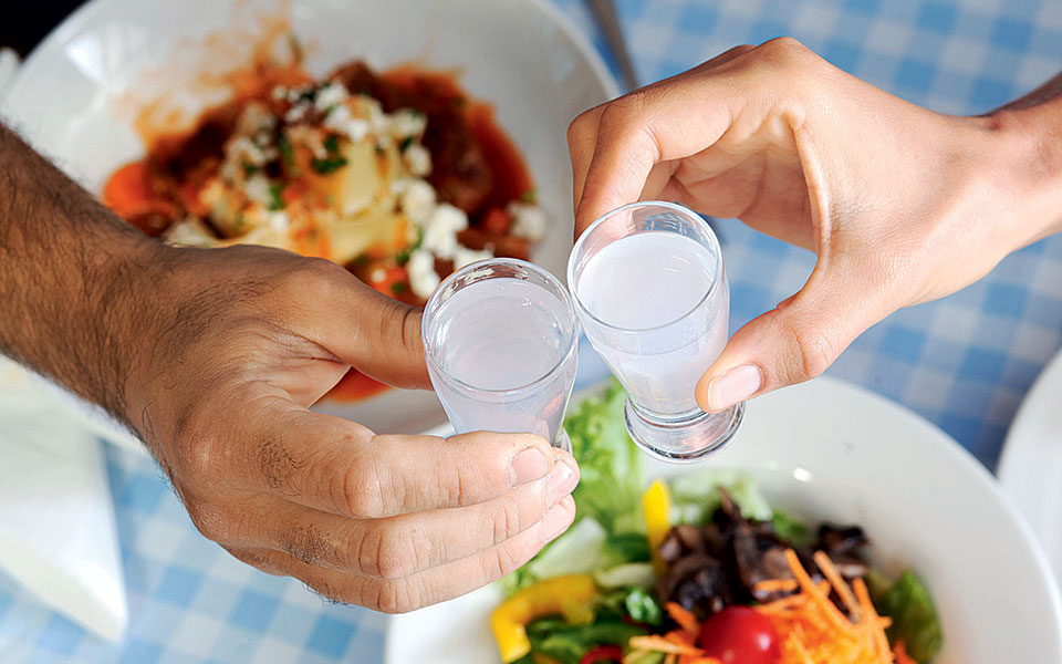 οινογαστρονομία-εν-πλω-2151657