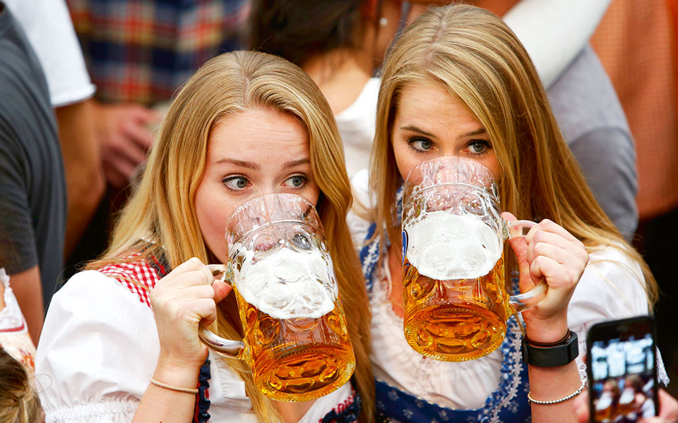 με-τις-υγείες-τους-2152923