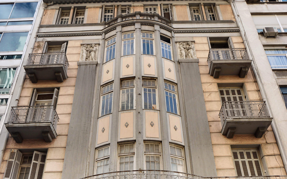 στα-στενά-της-ομόνοιας-στέκουν-οι-μάρ-2149942