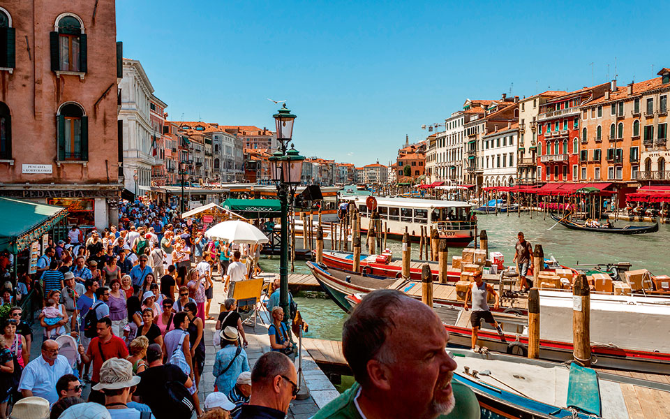 τουρισμός-vs-περιβάλλον-2149446