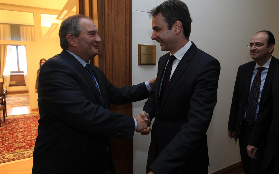 μια-συνάντηση-μια-προσέγγιση-και-τα-μη-2150180