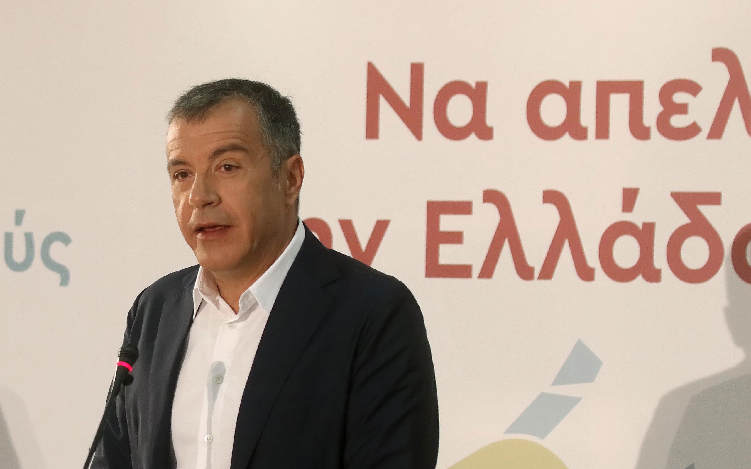 εξηγήσεις-από-τσίπρα-ζητεί-ο-θεοδωράκ-2151930