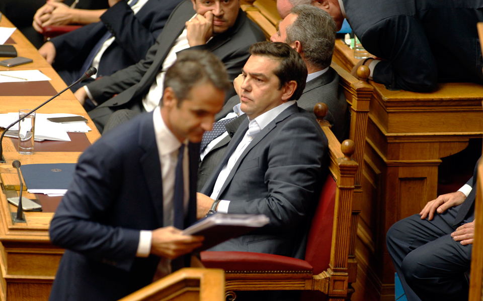 ακραία-πόλωση-με-φόντο-τη-διαπλοκή-2155026