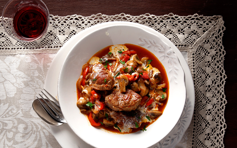 γκούλας-μοσχάρι-κοκκινιστό-με-πιπερι-2156808