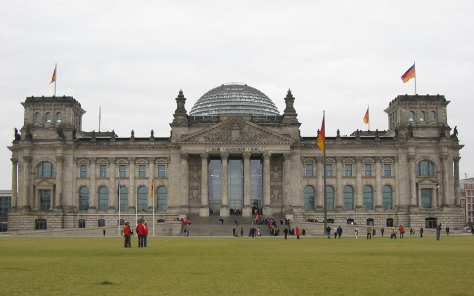 γιατί-κερδίζει-η-afd-και-χάνει-η-καγκελάρ-2158039