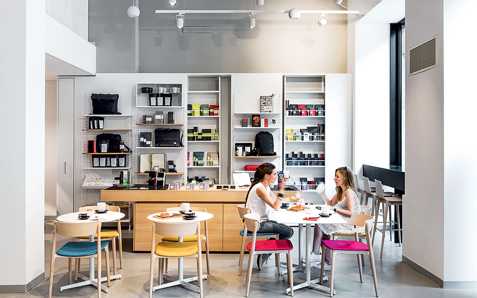 ραντεβού-στο-λογοτεχνικό-καφενείο-2155525