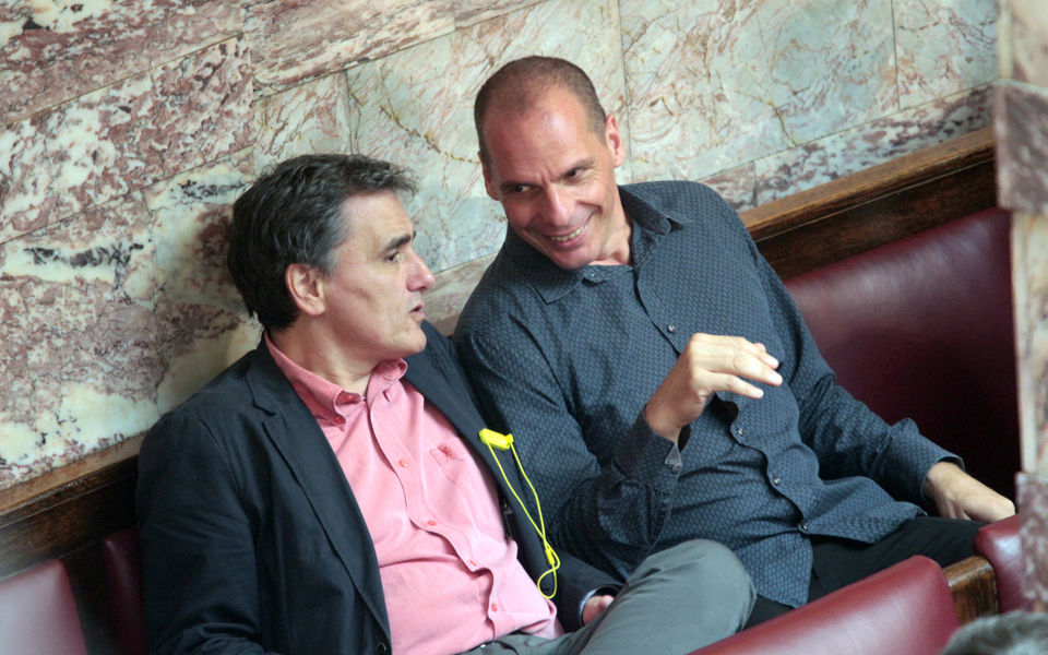 καλύπτει-βαρουφάκη-ο-τσακαλώτος-2155813