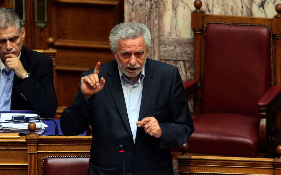 σύγκρουση-ν-δ-δρίτσα-για-τις-ιδιωτικ-2157471