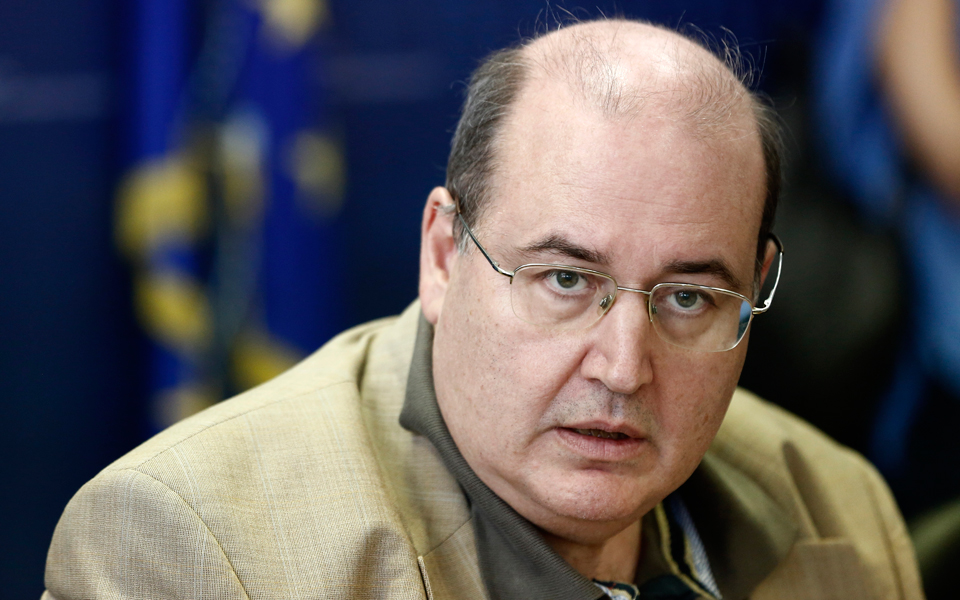 κάτω-από-τη-βάση-η-απάντηση-φίλη-στην-κ-2154922