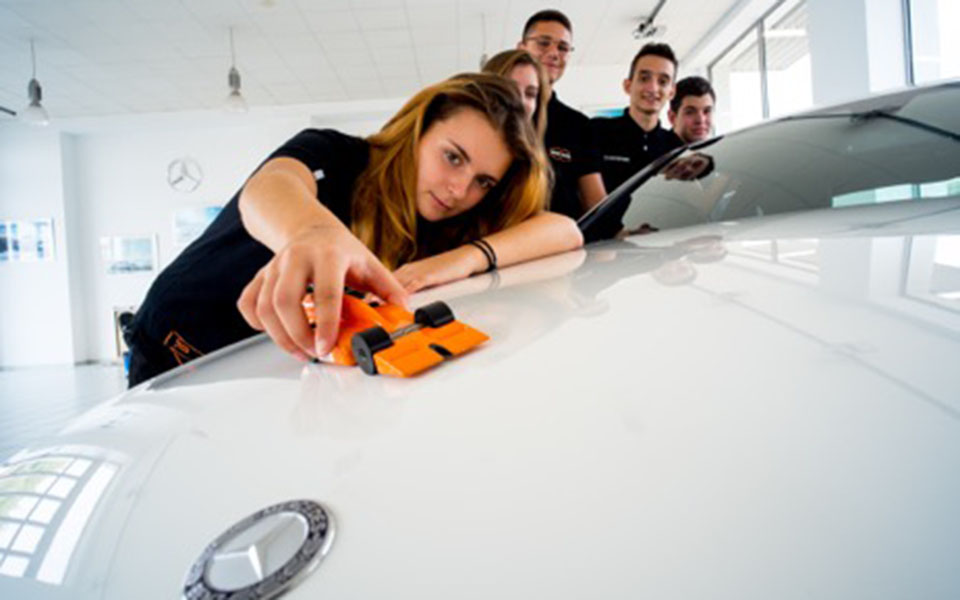 η-mercedes-benz-χορηγός-της-infinite-racing-2155619