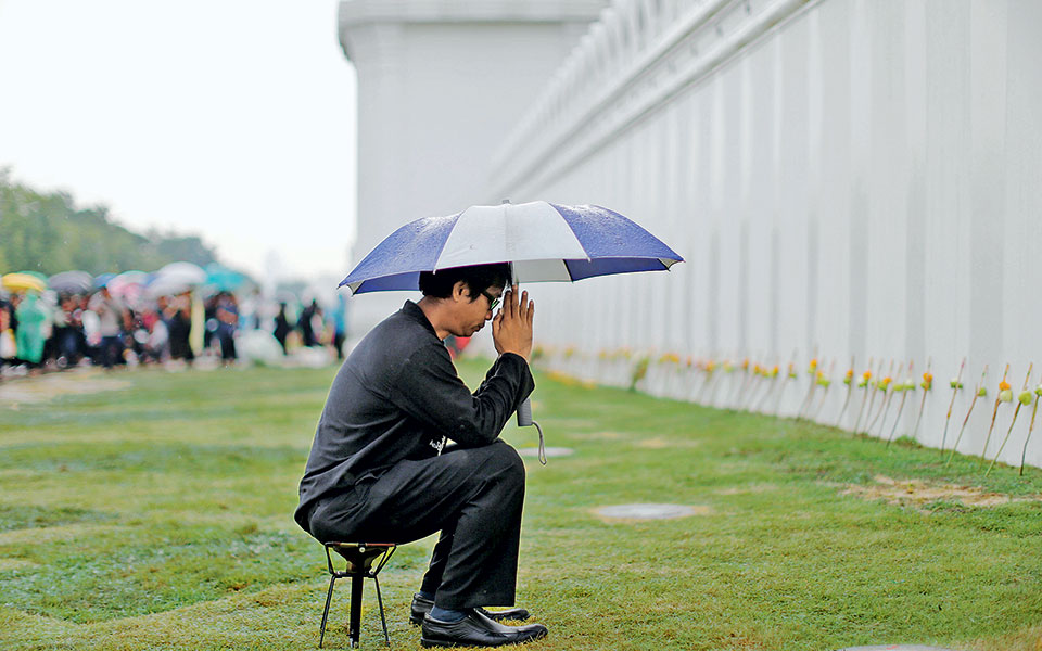 η-ταϊλάνδη-πενθεί-2156912