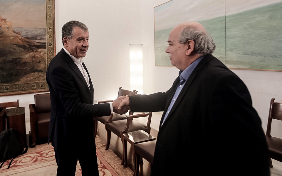 στ-θεοδωράκης-για-τηλεοπτικές-άδειες-2157447