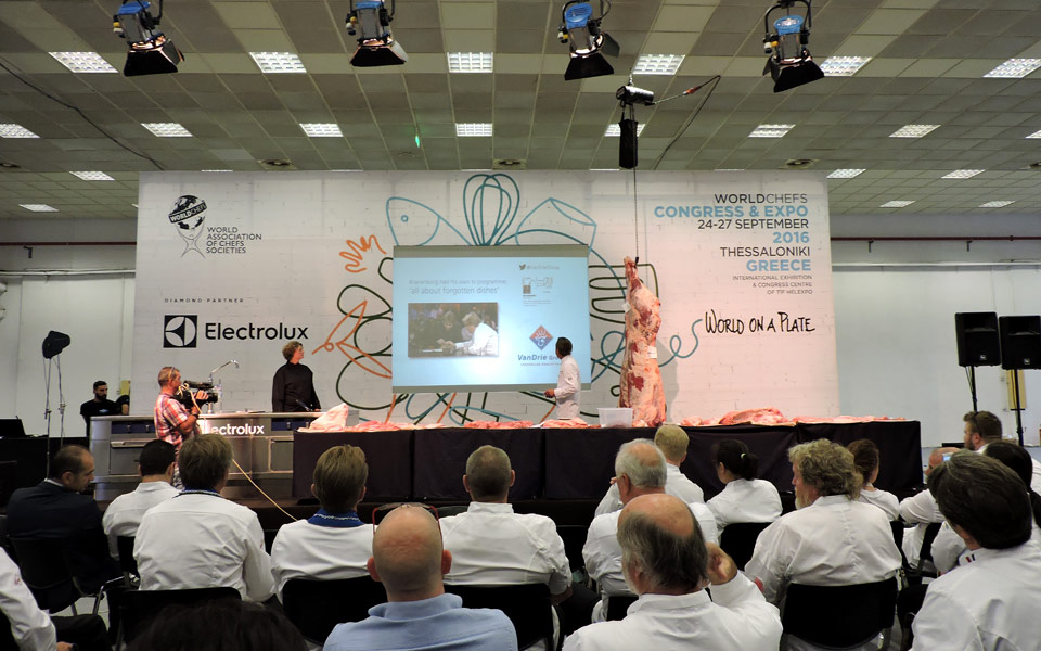 όλος-ο-κόσμος-σε-ένα-πιάτο-2154899