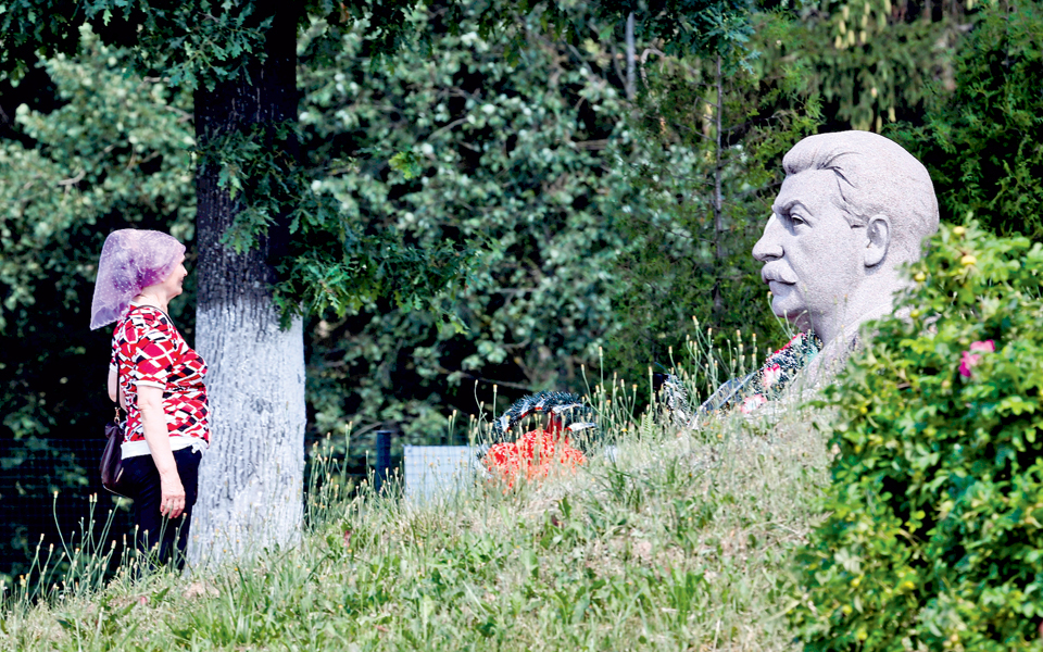 αριστερά-του-μίσους-δεξιά-της-αμνησία-2158630