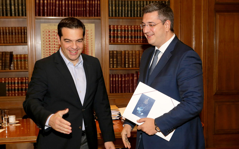 μετακίνηση-της-ν-δ-ζητεί-η-κυβέρνηση-2158542