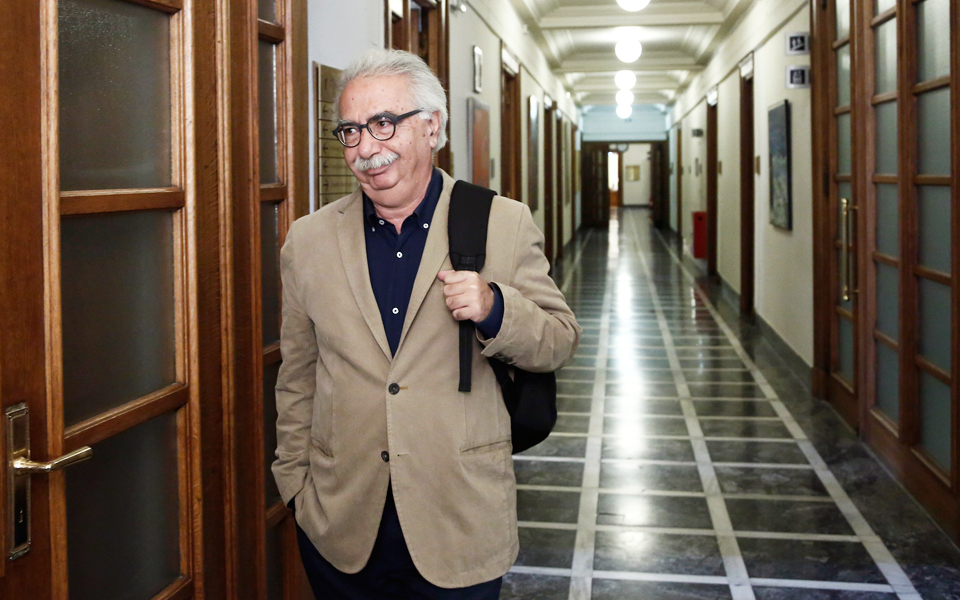 στον-πάγο-το-ν-σ-για-μεταπτυχιακά-προ-2159697